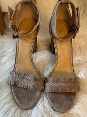 Splendid Women’s Tan Suede Ankle-Strap Wedges Heels.